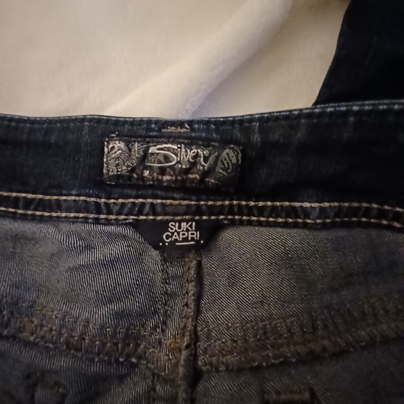 Silver "Suki" Capri - Picture 6 of 6